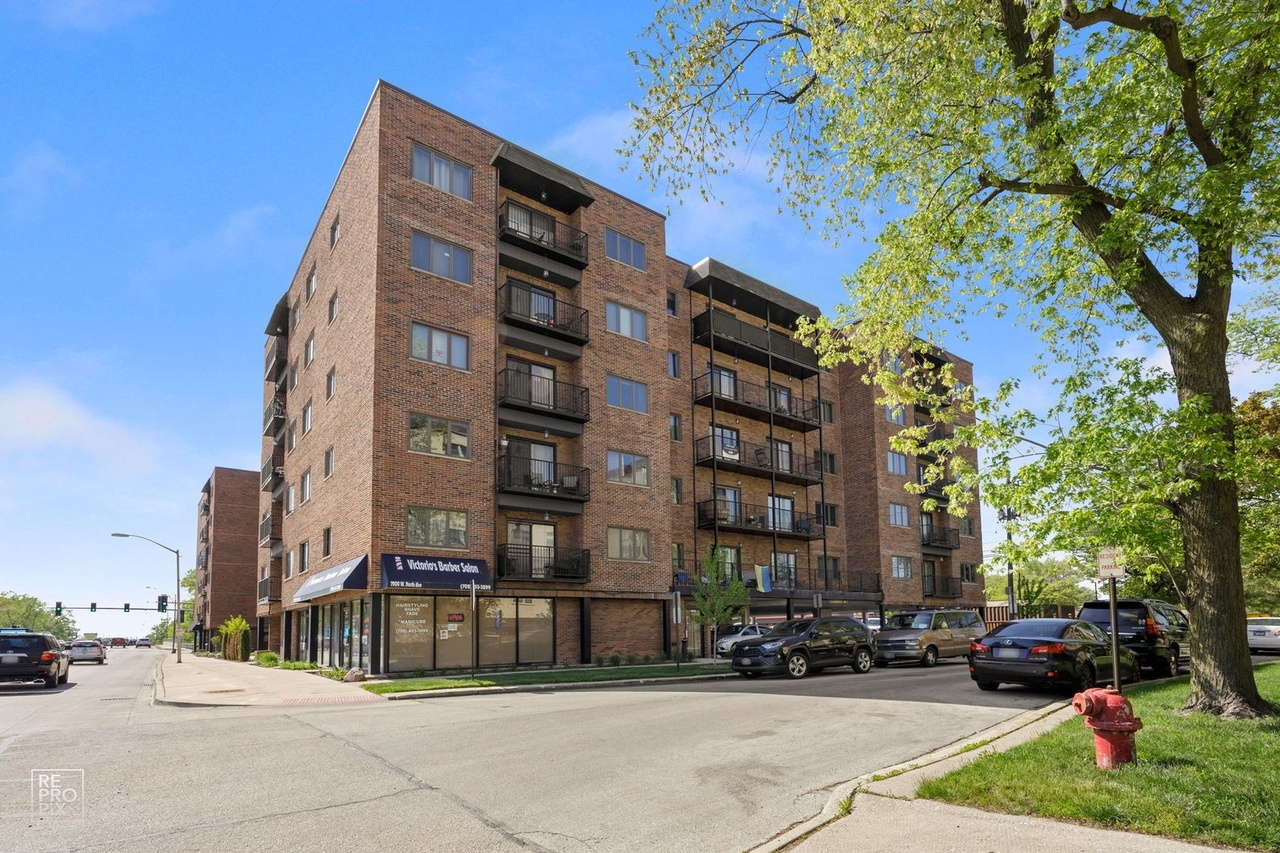 Homes for sale in Elmwood Park, IL | 7904 W North Ave #407E, Elmwood Park, IL 60707 | MLS# 12273892
