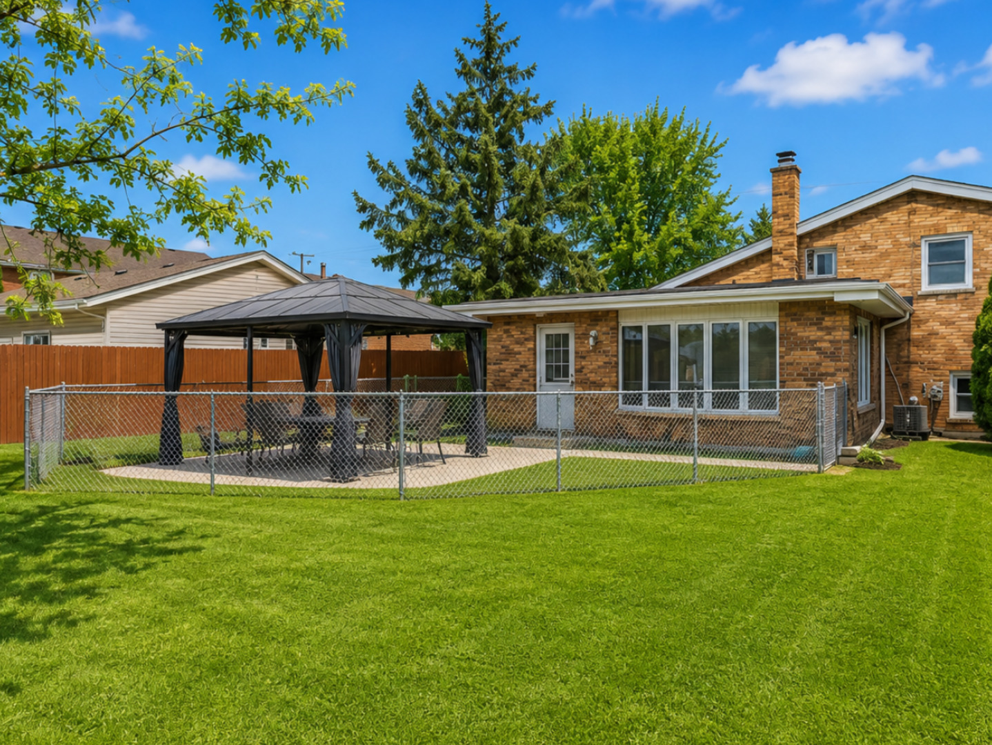 Homes for sale in Hickory Hills, IL | 7901 W 93rd St, Hickory Hills, IL 60457 | MLS# 12275998