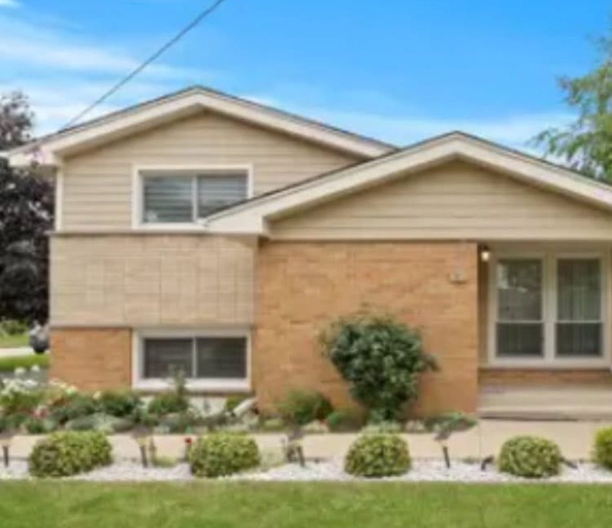 Homes for sale in Hickory Hills, IL | 7901 W 93Rd St, Hickory Hills, IL 60457 | MLS# 12275998