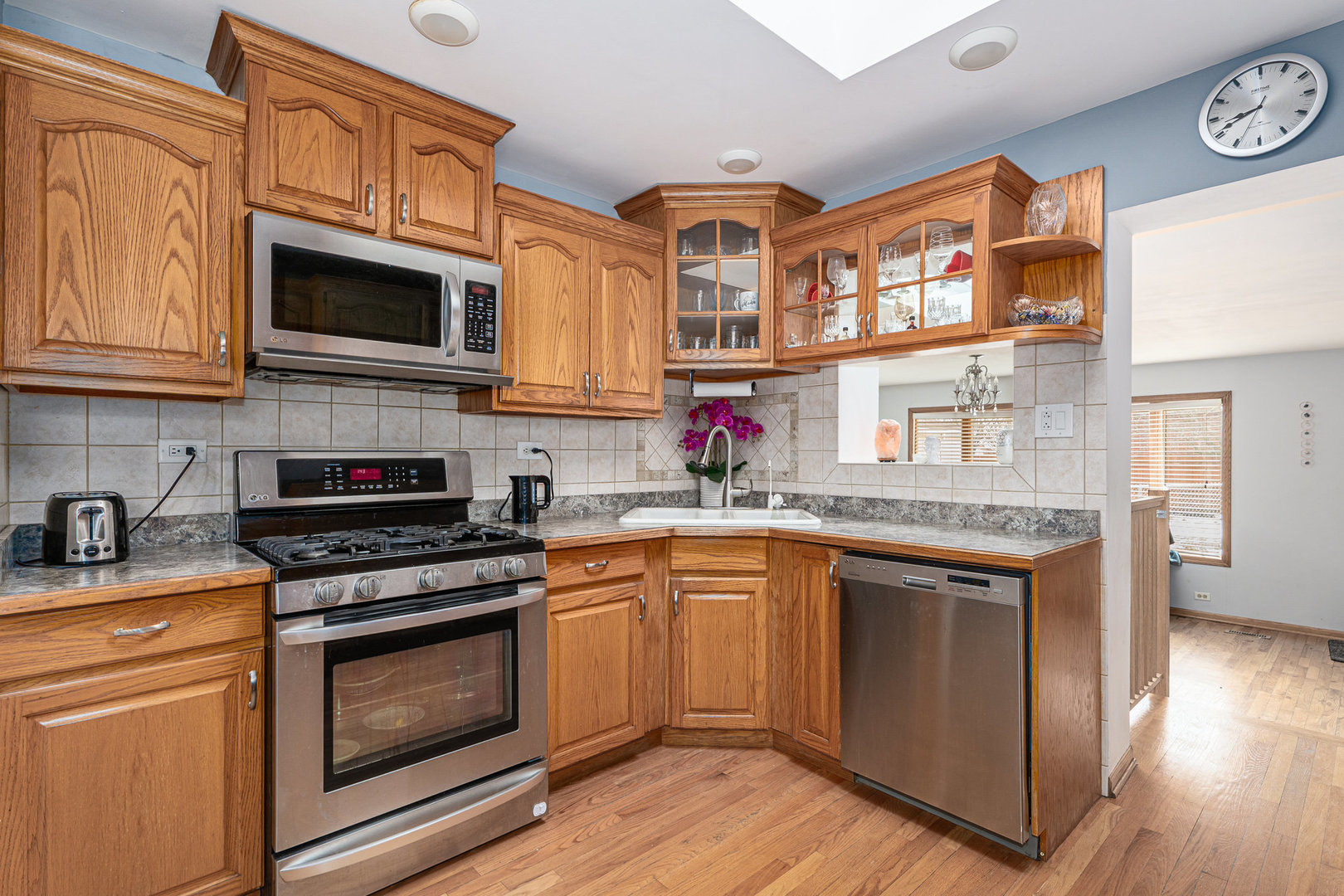Homes for sale in Hickory Hills, IL | 7901 W 93Rd St, Hickory Hills, IL 60457 | MLS# 12275998