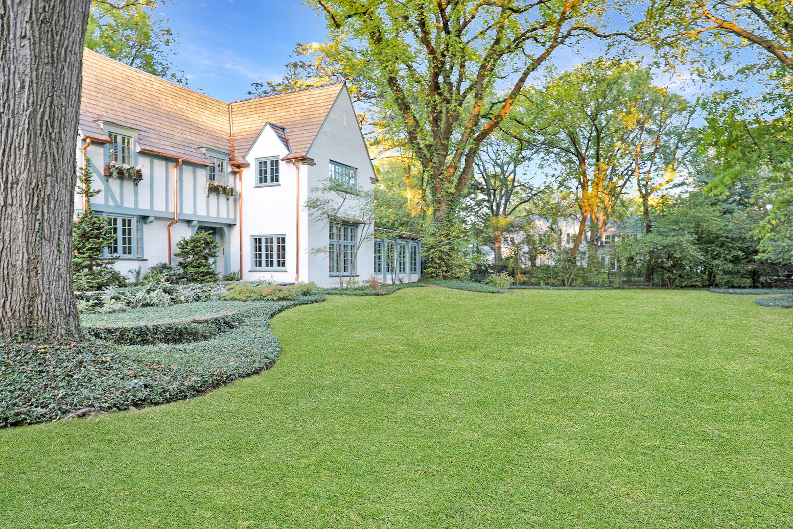 Homes for sale in Winnetka, IL | 180 De Windt Rd, Winnetka, IL 60093 | MLS# 12346214