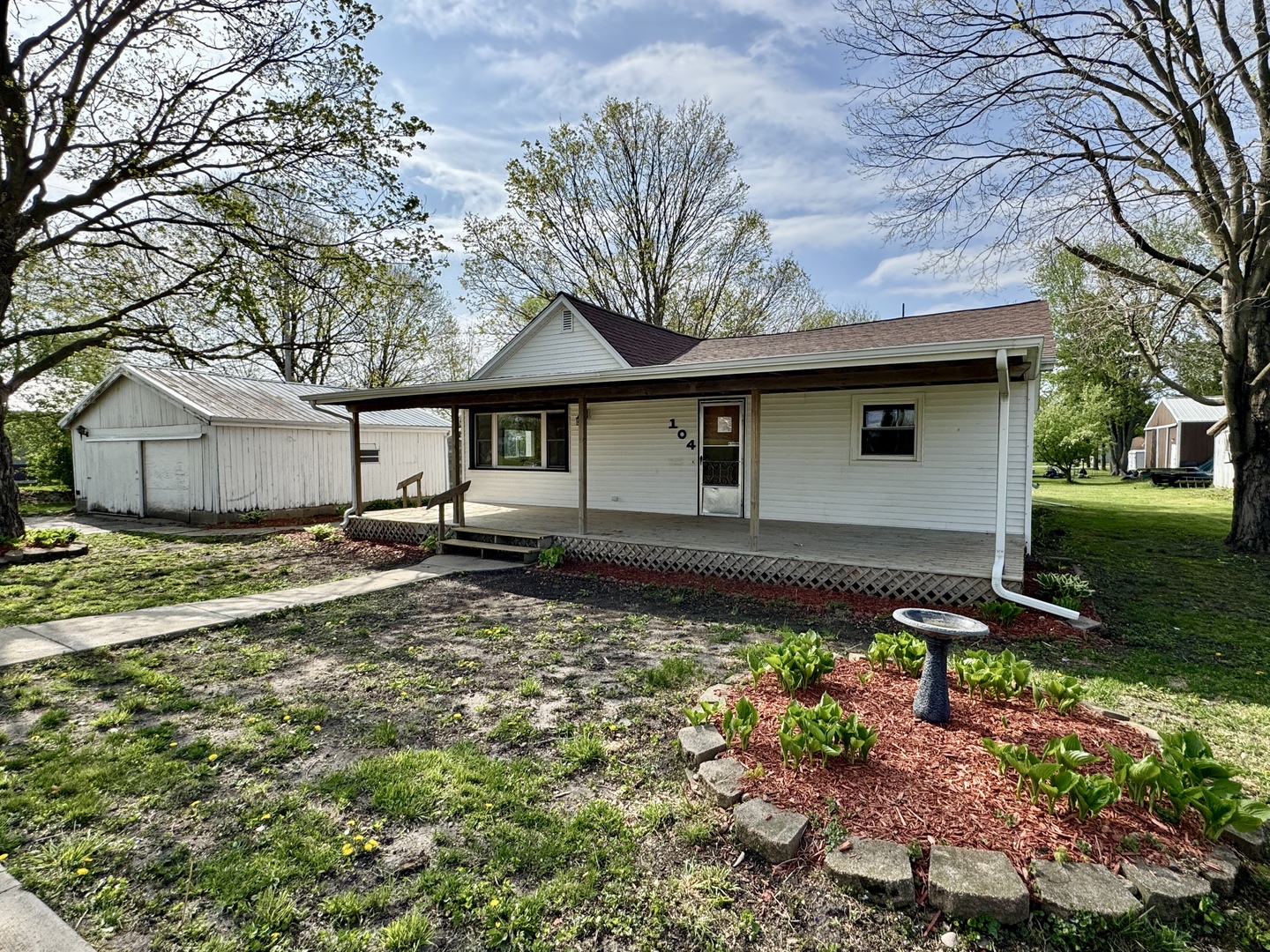 Homes for sale in Magnolia, IL | 104 E Lafayette St, Magnolia, IL 61336 | MLS# 12348355