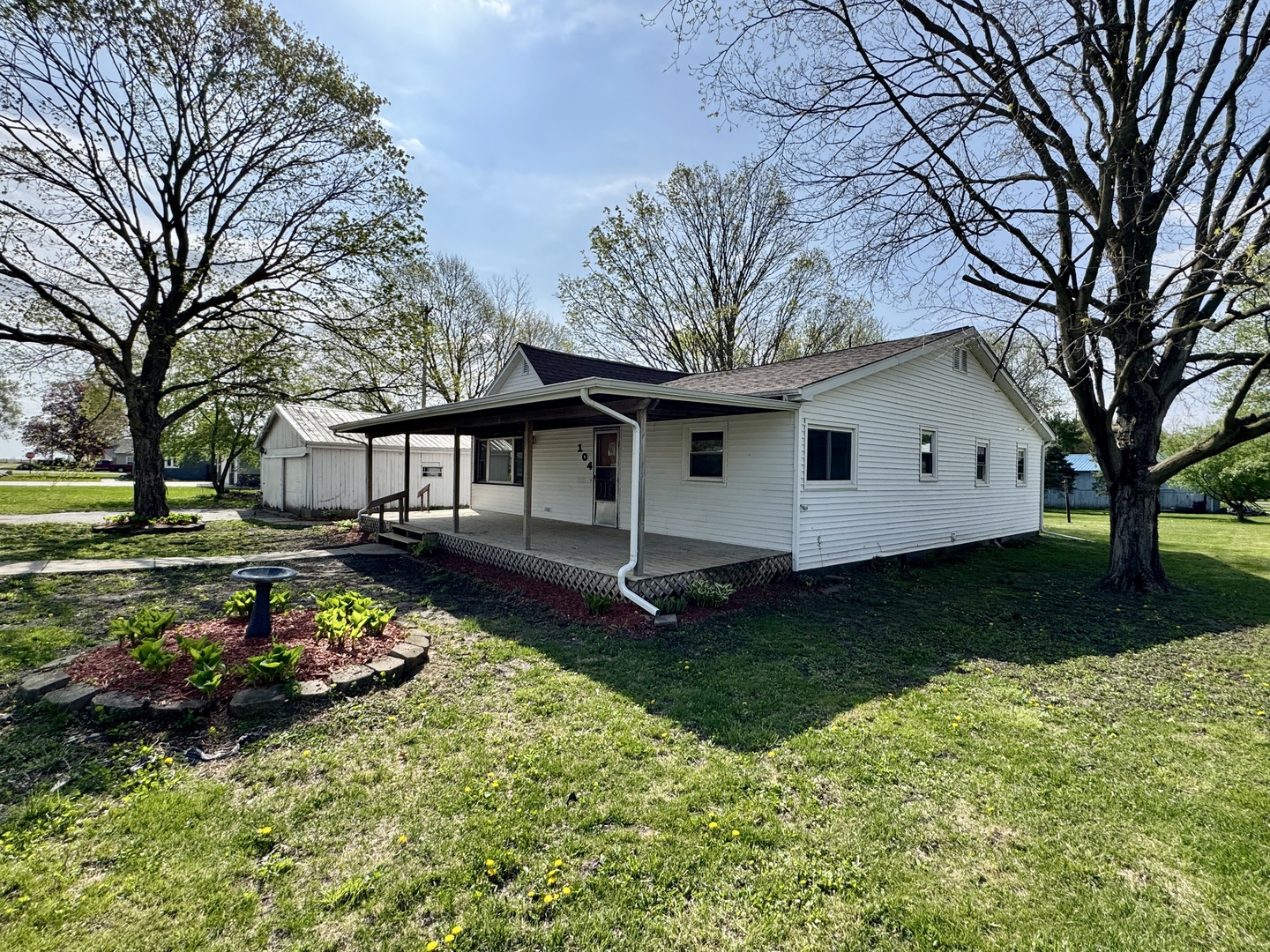 Homes for sale in Magnolia, IL | 104 E Lafayette St, Magnolia, IL 61336 | MLS# 12348355