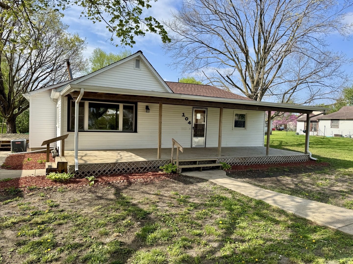 Homes for sale in Magnolia, IL | 104 E Lafayette St, Magnolia, IL 61336 | MLS# 12348355