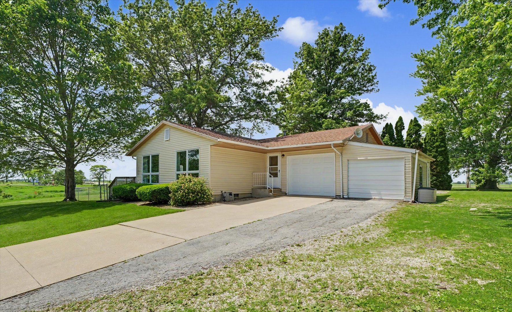 Homes for sale in Loda, IL | 115 Choctaw Trl, Loda, IL 60948 | MLS# 12365142