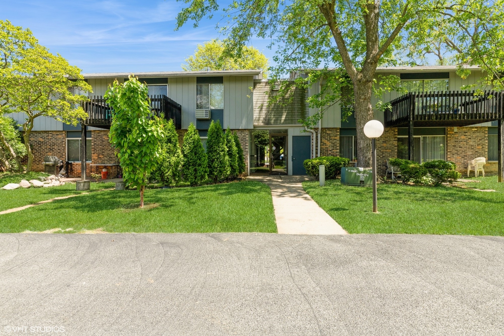 Homes for sale in Prospect Heights, IL | 942 E Old Willow Rd #101, Prospect Heights, IL 60070 | MLS# 12375272