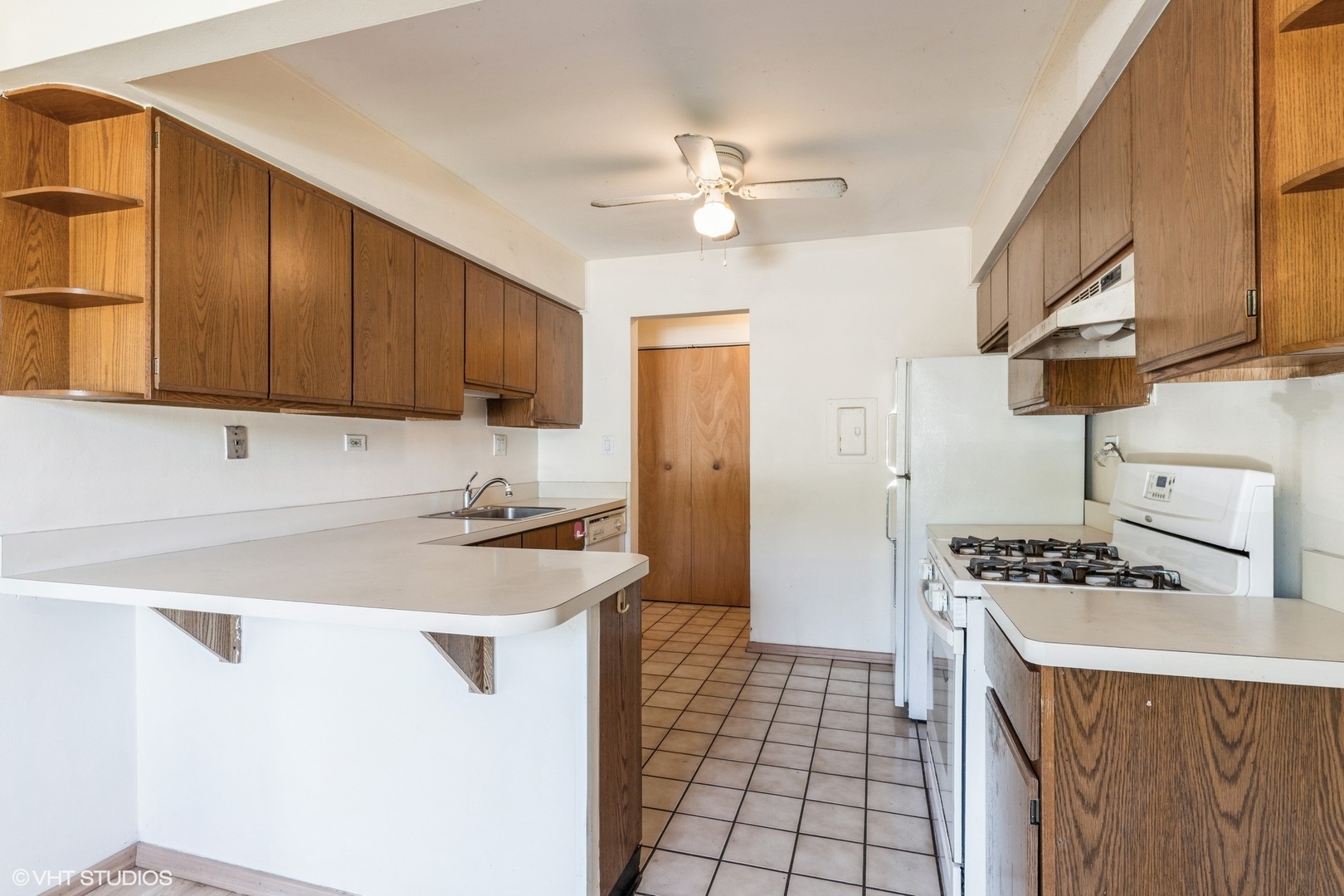 Homes for sale in Prospect Heights, IL | 942 E Old Willow Rd #101, Prospect Heights, IL 60070 | MLS# 12375272