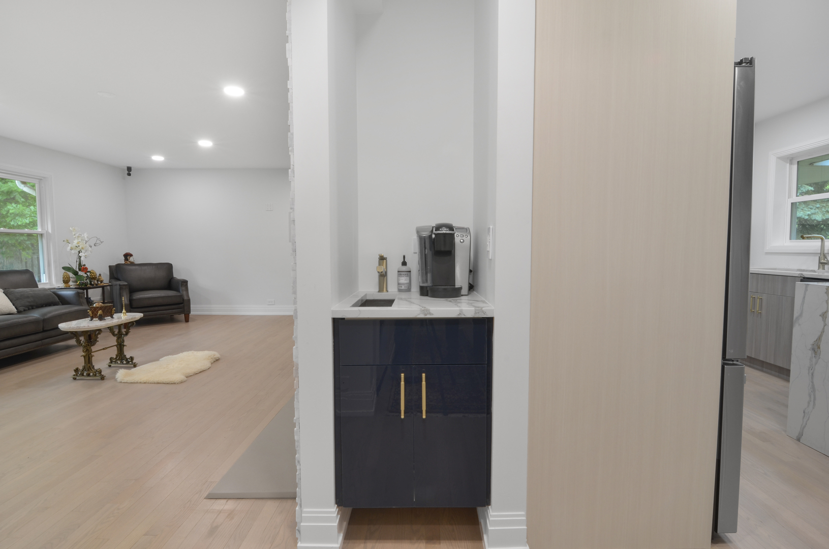 Homes for sale in Lincolnwood, IL | 6840 N Lincolnwood Dr, Lincolnwood, IL 60712 | MLS# 12376270