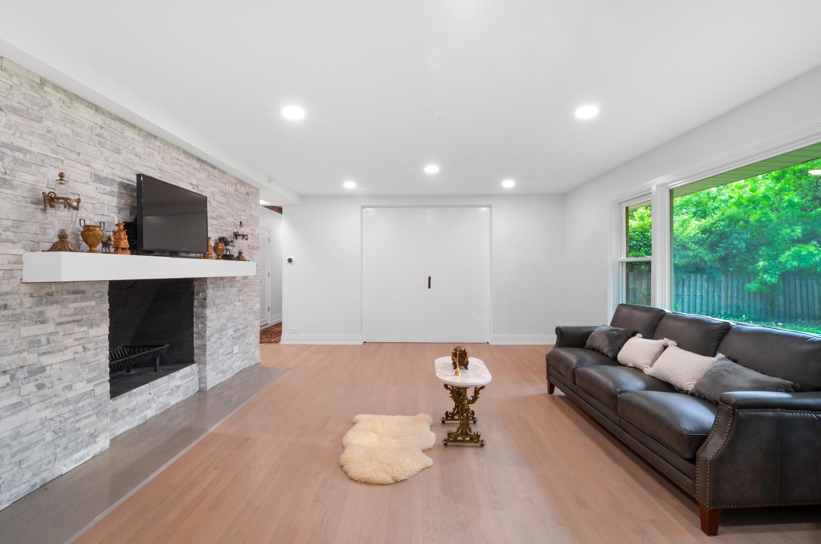 Homes for sale in Lincolnwood, IL | 6840 N Lincolnwood Dr, Lincolnwood, IL 60712 | MLS# 12376270