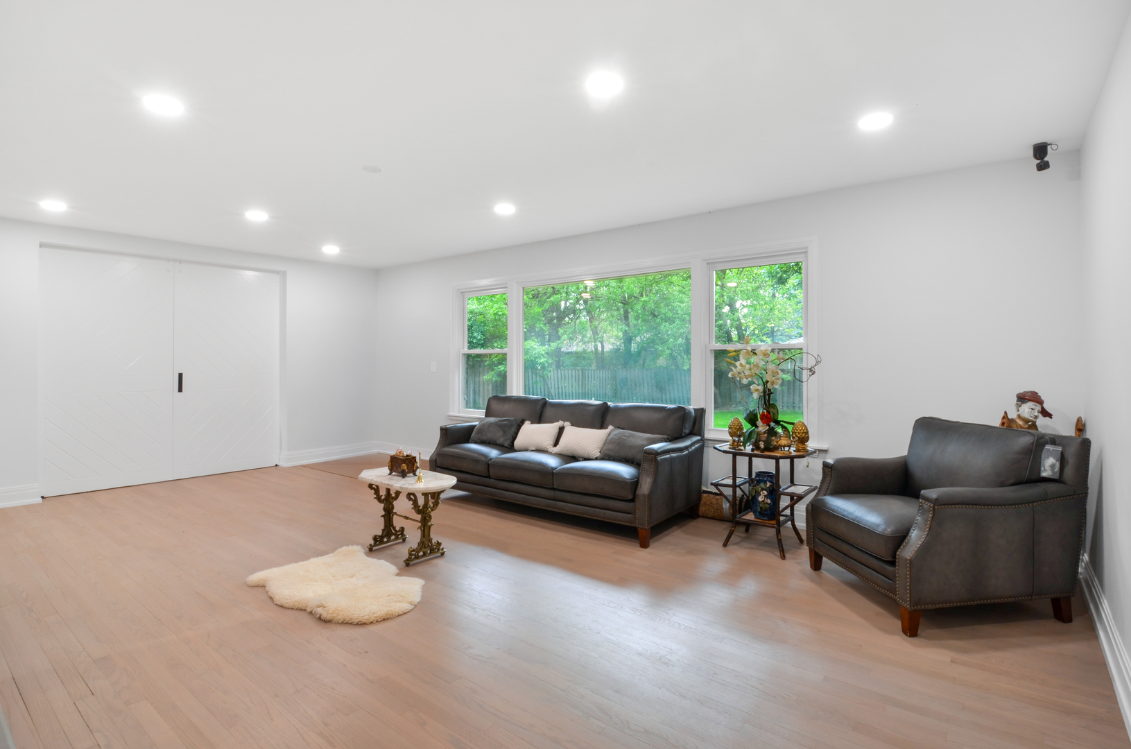 Homes for sale in Lincolnwood, IL | 6840 N Lincolnwood Dr, Lincolnwood, IL 60712 | MLS# 12376270