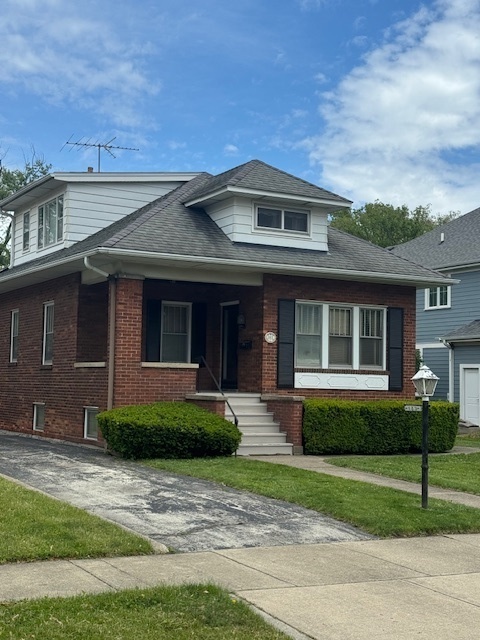 Homes for sale in Elmhurst, IL | 183 E Grantley Ave, Elmhurst, IL 60126 | MLS# 12378275