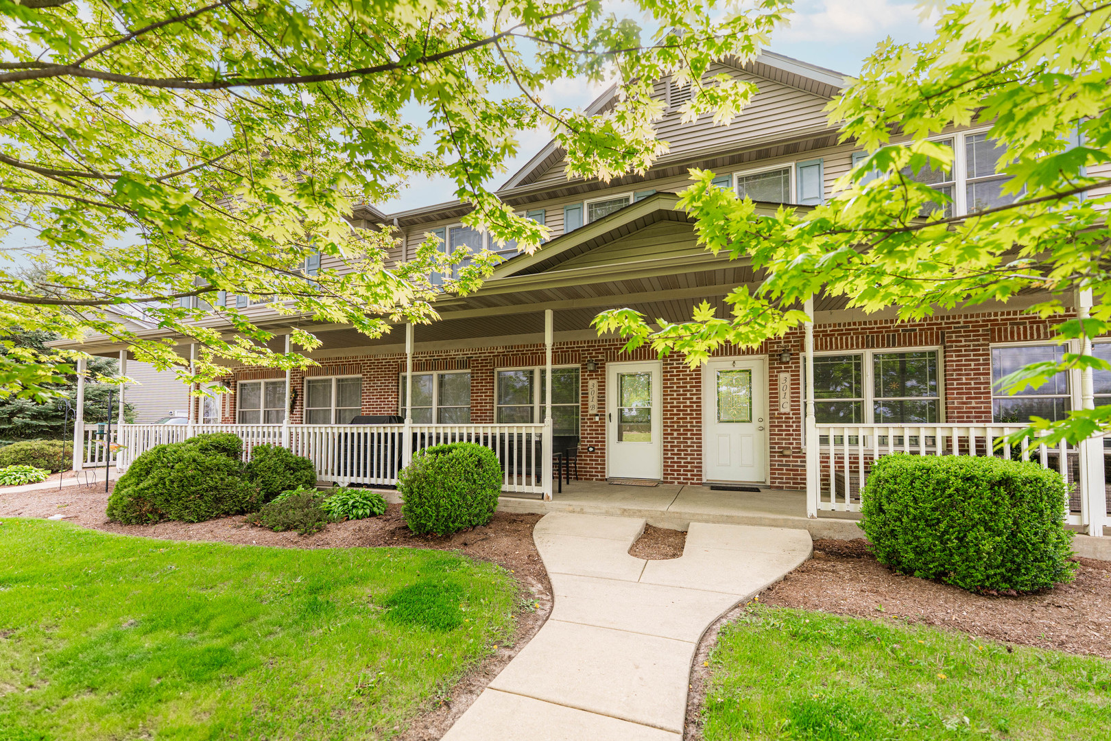 Homes for sale in Dekalb, IL | 301 Par Five Unit B Dr, Dekalb, IL 60115 | MLS# 12385971