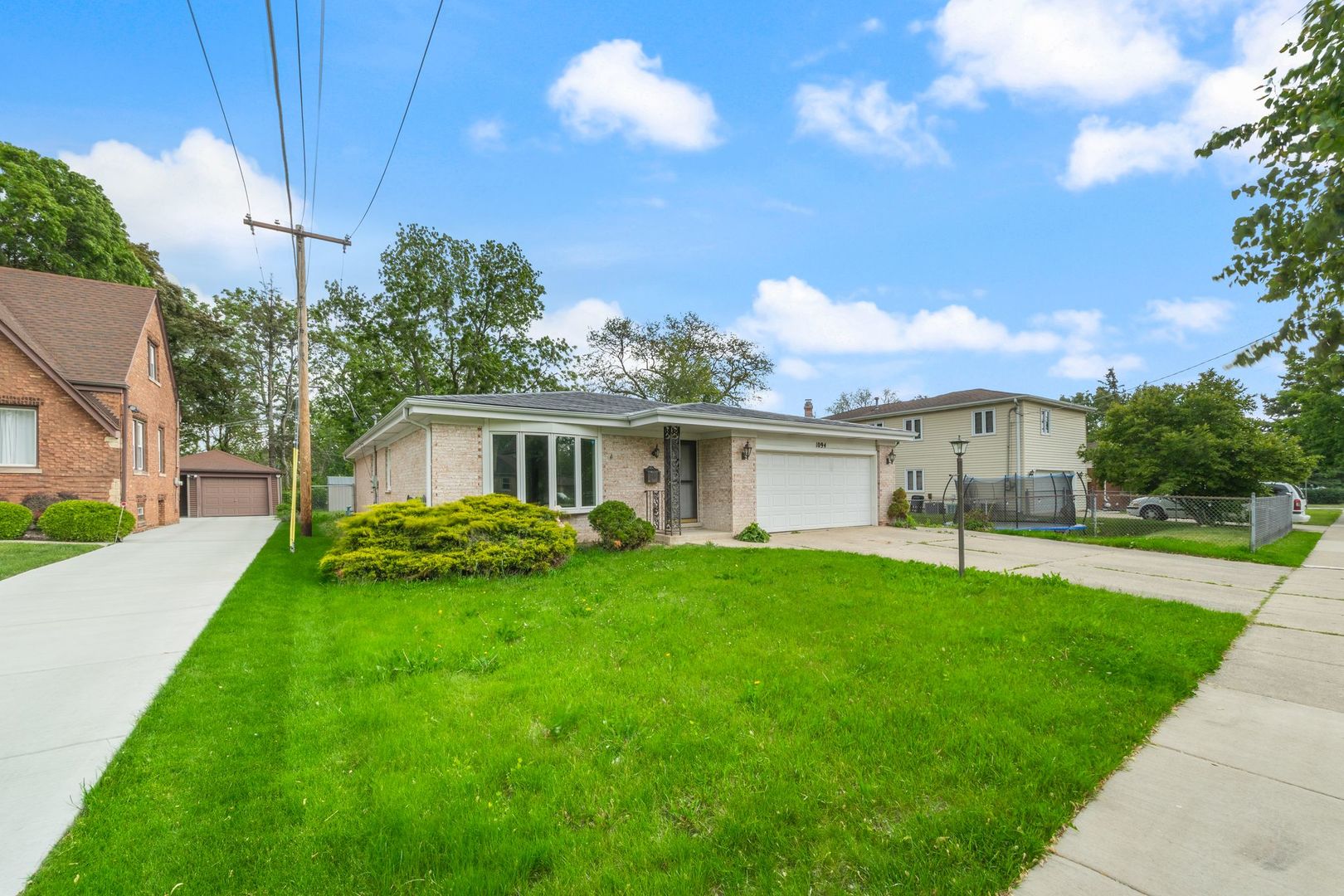 Homes for sale in Des Plaines, IL | 1094 E Algonquin Rd, Des Plaines, IL 60016 | MLS# 12386569