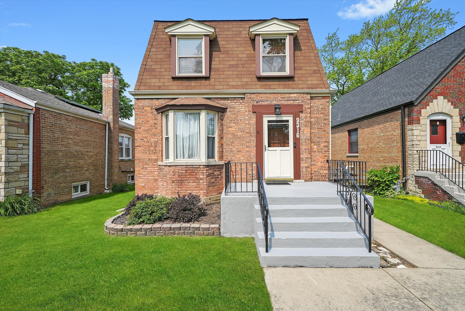 Homes for sale in Evergreen Park, IL | 9316 S Utica Ave, Evergreen Park, IL 60805 | MLS# 12389713