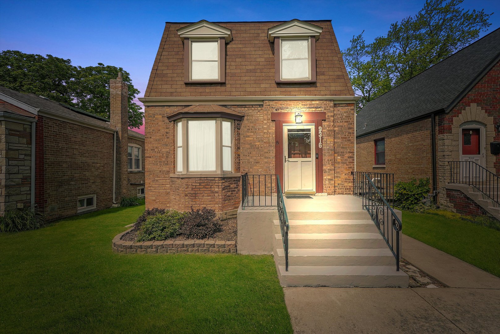 Homes for sale in Evergreen Park, IL | 9316 S Utica Ave, Evergreen Park, IL 60805 | MLS# 12389713