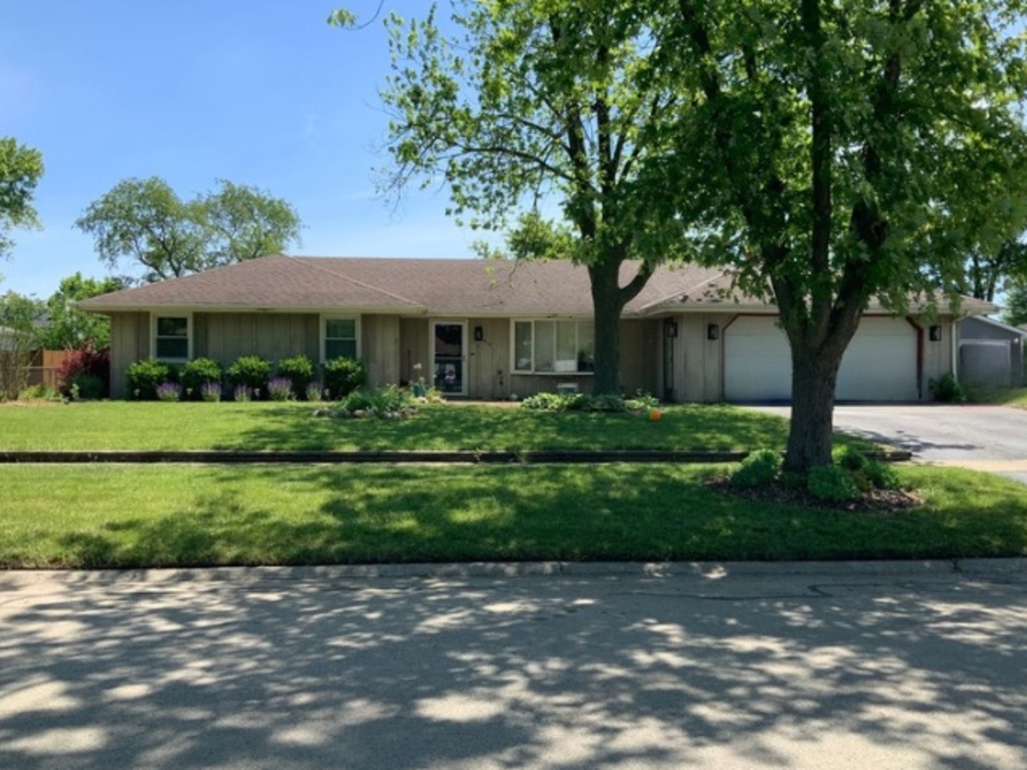 Homes for sale in Joliet, IL | 1412 Timberline Dr, Joliet, IL 60431 | MLS# 12398759