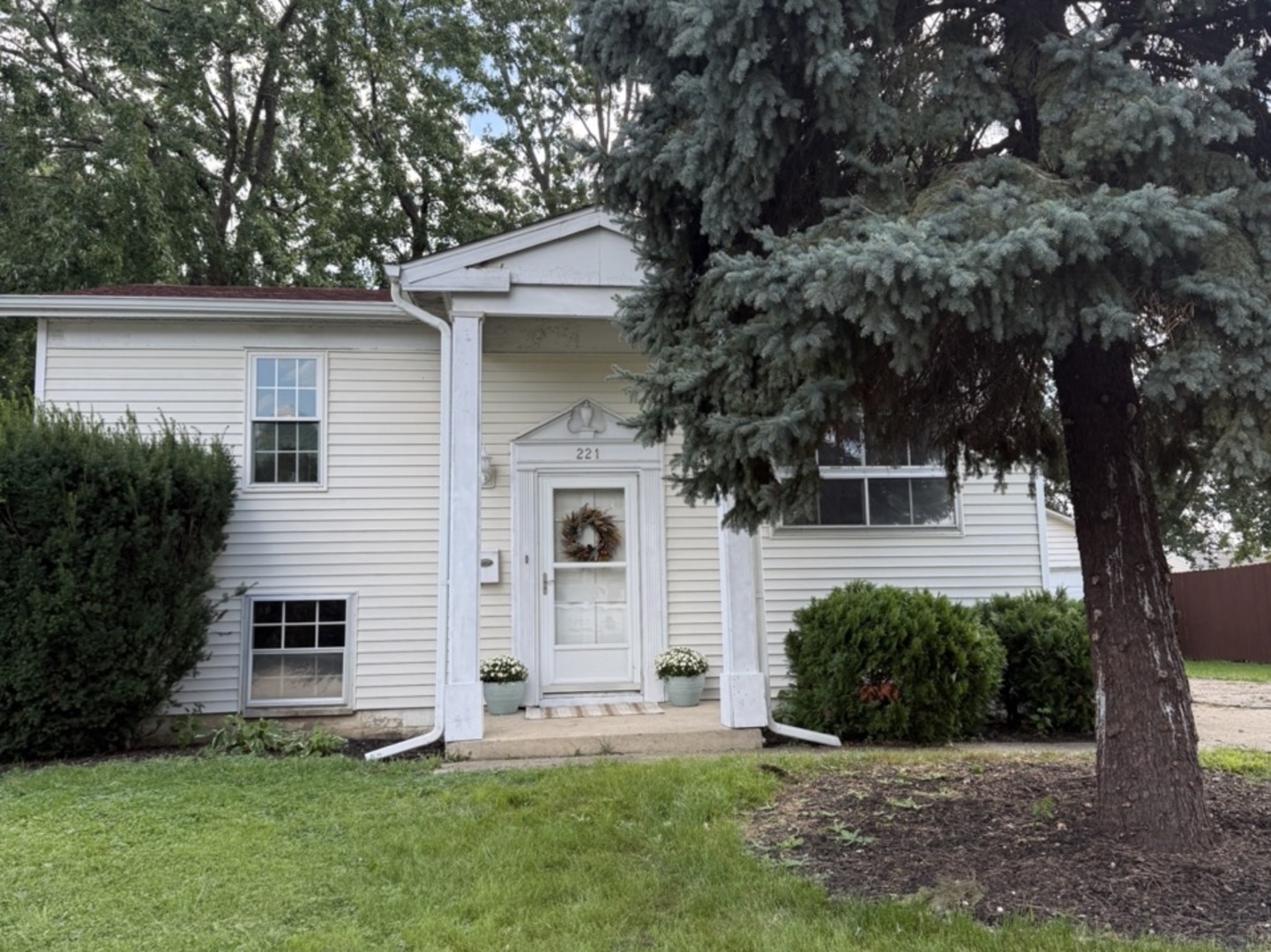 Homes for sale in Romeoville, IL | 221 Murphy Dr, Romeoville, IL 60446 | MLS# 12402034