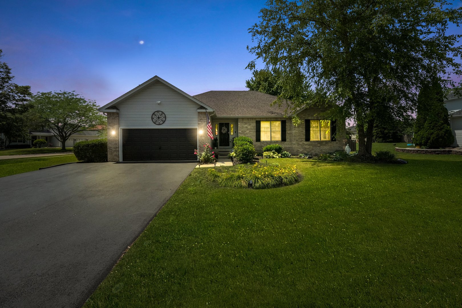 Homes for sale in Oswego, IL | 269 Isleview Dr, Oswego, IL 60543 | MLS# 12403858