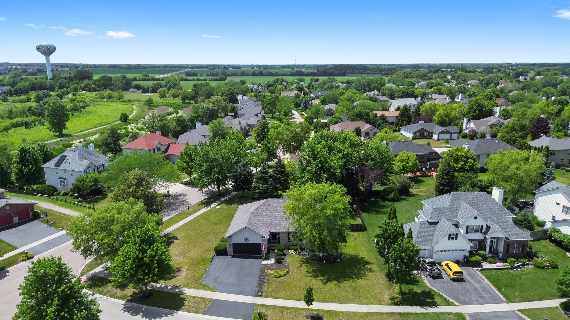 Homes for sale in Oswego, IL | 269 Isleview Dr, Oswego, IL 60543 | MLS# 12403858