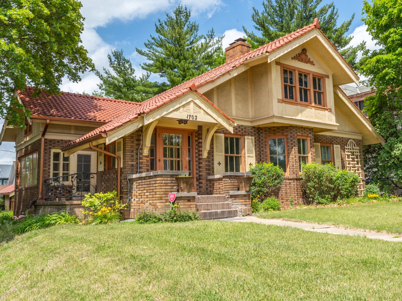 Homes for sale in Rockford, IL | 1702 E State St, Rockford, IL 61104 | MLS# 12405298