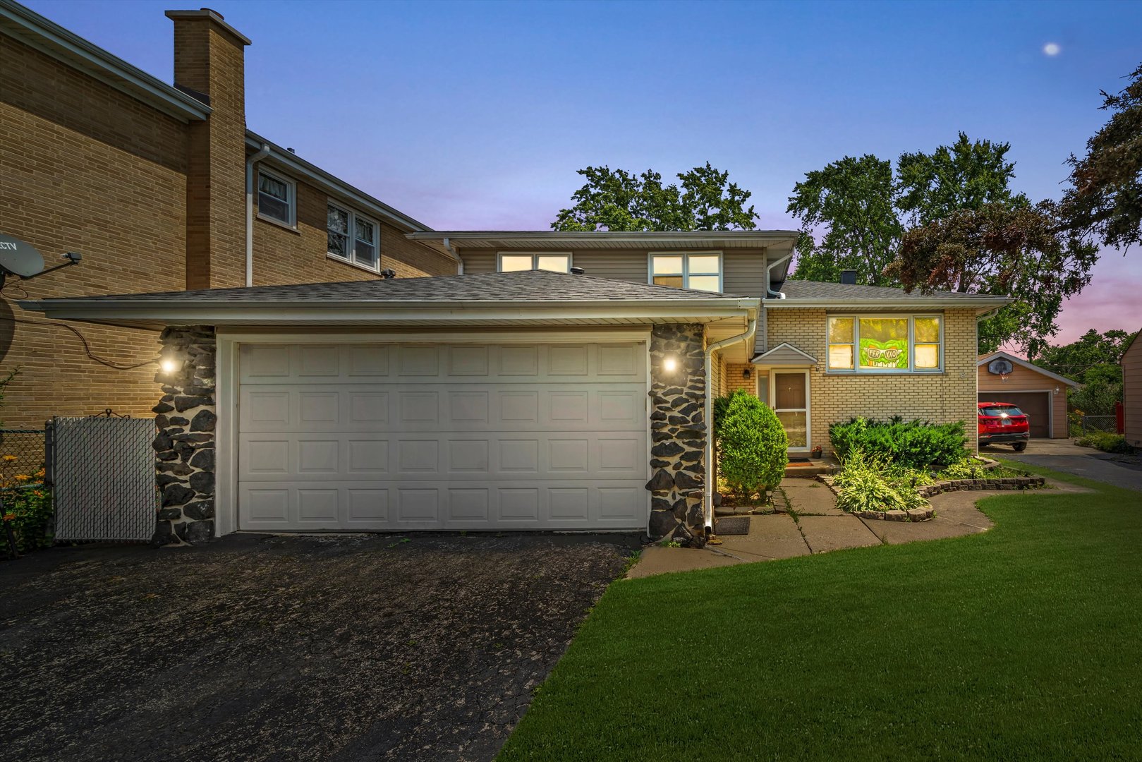 Homes for sale in Chicago Ridge, IL | 10529 Lyman Ave, Chicago Ridge, IL 60415 | MLS# 12406295