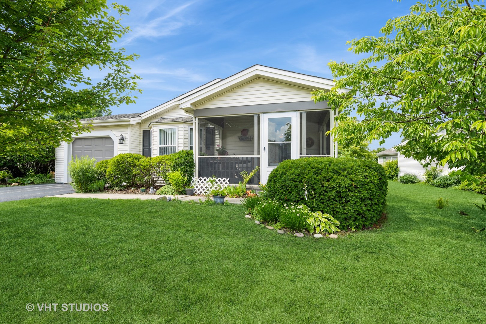 Homes for sale in Grayslake, IL | 1016 Castleton Ct, Grayslake, IL 60030 | MLS# 12407587