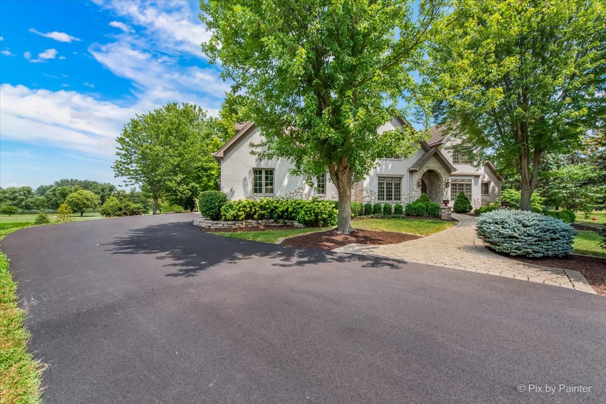 Homes for sale in Lakewood, IL | 6918 Inverway Dr, Lakewood, IL 60014 | MLS# 12408779