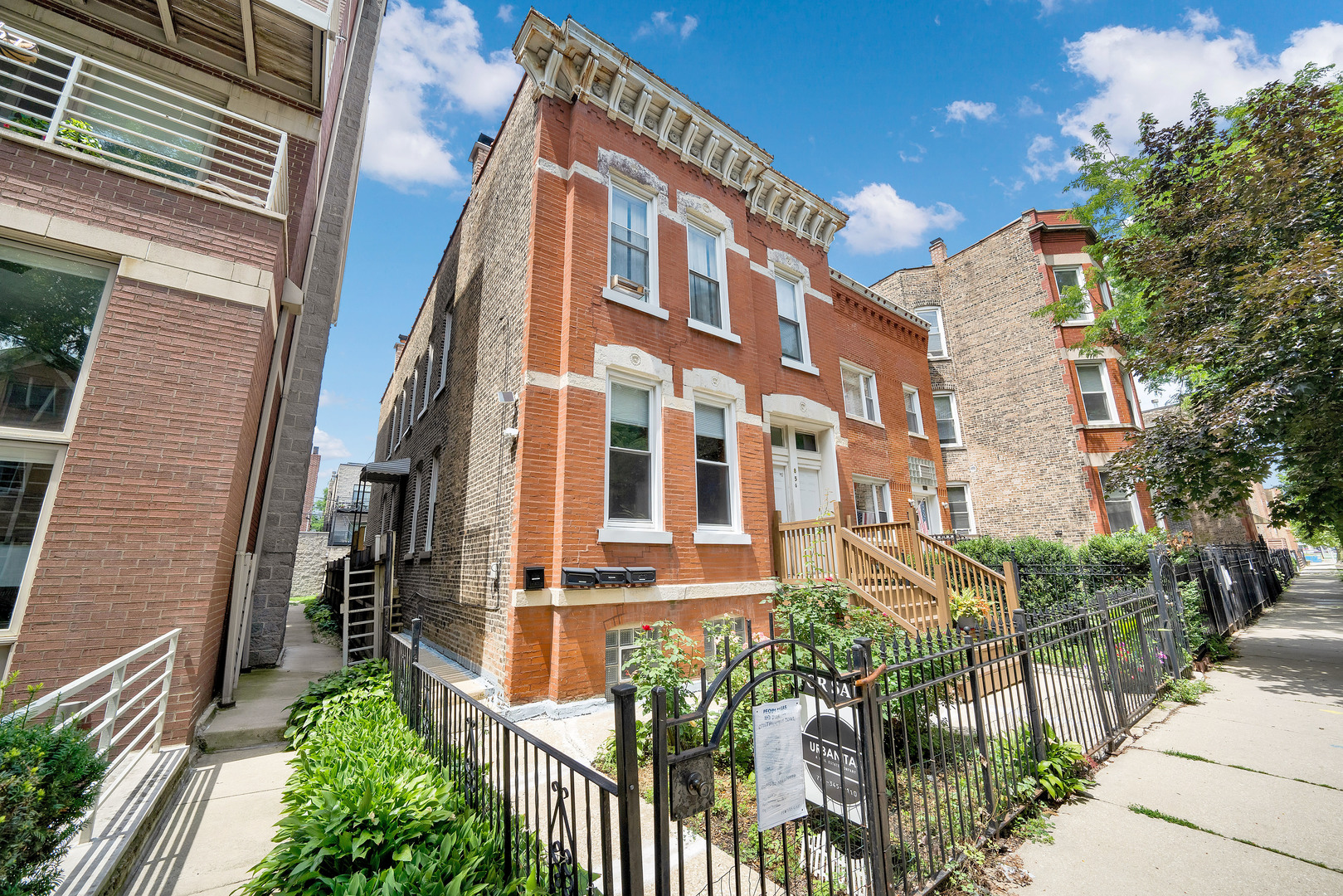 Homes for sale in Chicago, IL | 856 N Marshfield Ave, Chicago, IL 60622 | MLS# 12408824