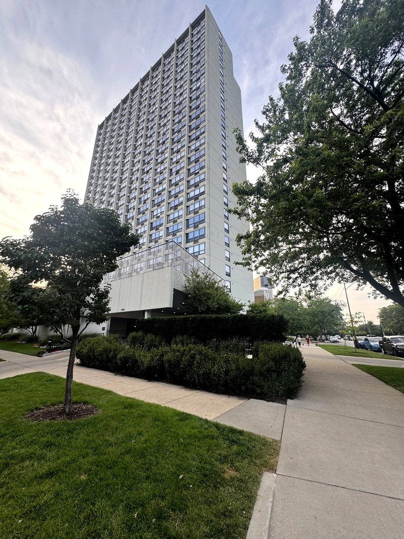 Homes for sale in Chicago, IL | 5100 N Marine Dr #16E, Chicago, IL 60640 | MLS# 12415373