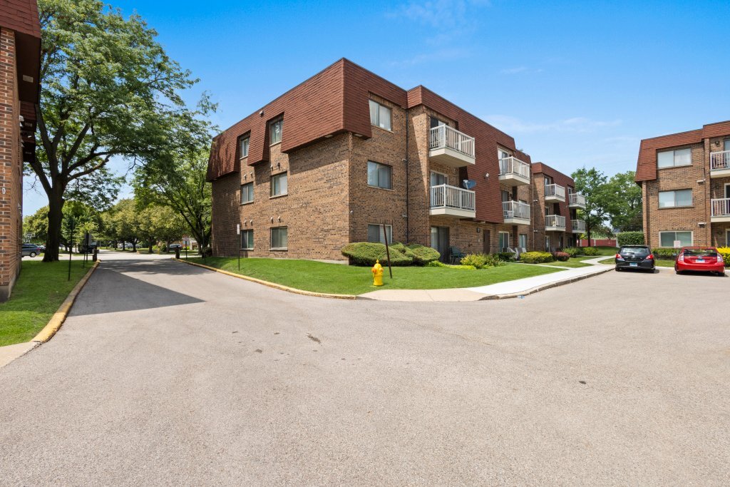 Homes for sale in Mount Prospect, IL | 707 W Central Rd #2C6, Mount Prospect, IL 60056 | MLS# 12417962