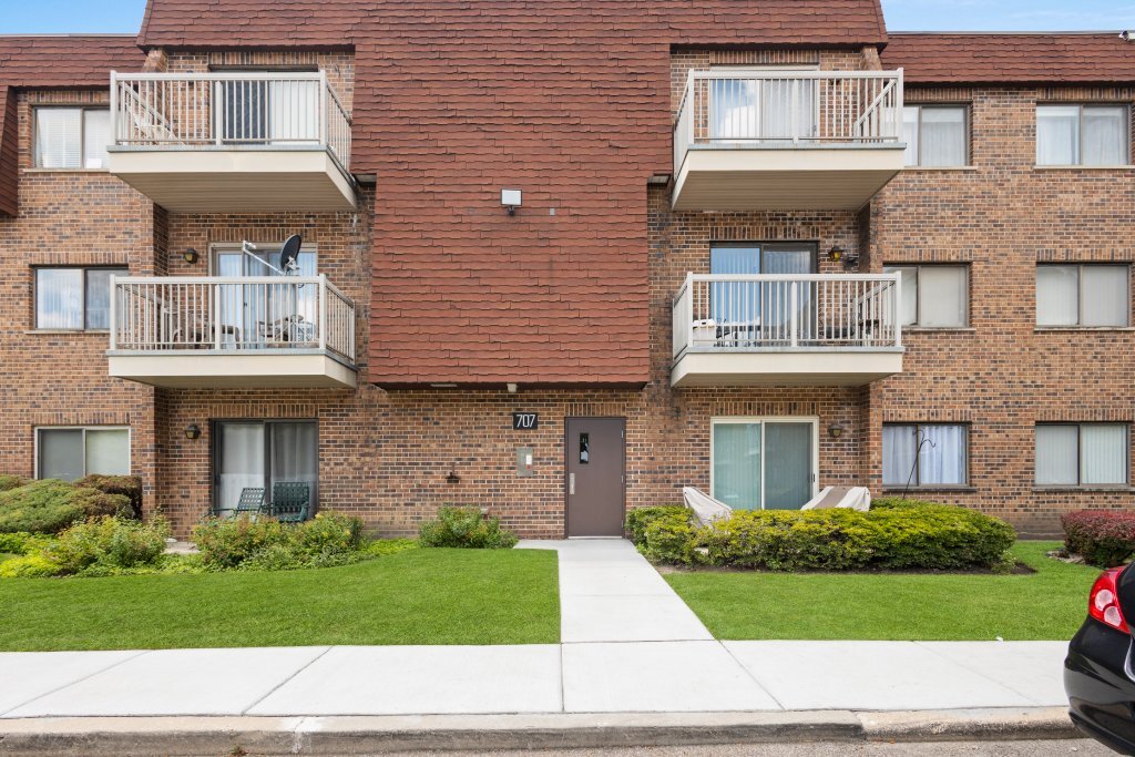 Homes for sale in Mount Prospect, IL | 707 W Central Rd #2C6, Mount Prospect, IL 60056 | MLS# 12417962