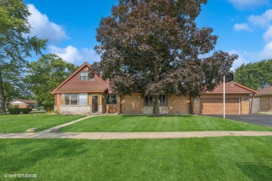 Homes for sale in Bridgeview, IL | 7030 W 91St St, Bridgeview, IL 60455 | MLS# 12421276