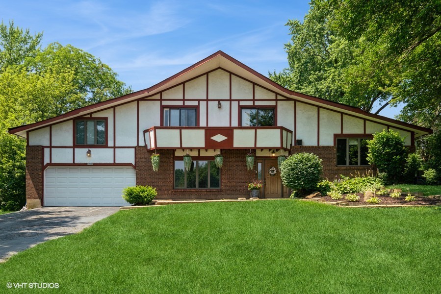 Homes for sale in Elgin, IL | 8N530 Gingerwood Ln, Elgin, IL 60124 | MLS# 12423036