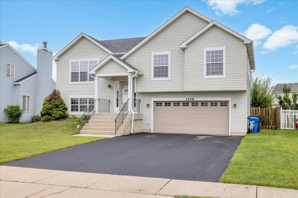 Homes for sale in South Elgin, IL | 1459 S Blackhawk Cir, South Elgin, IL 60177 | MLS# 12426307