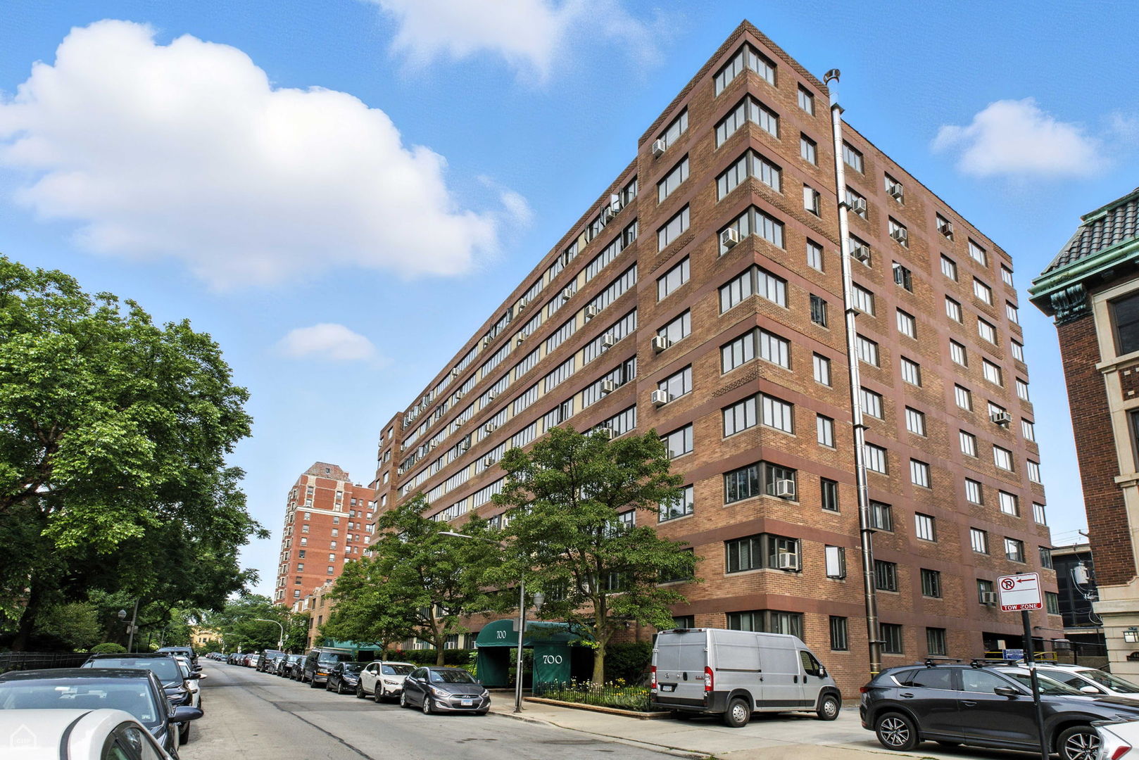 2nd image of 700 W Bittersweet Pl #904, Chicago, IL 60613 | MLS# 12441234