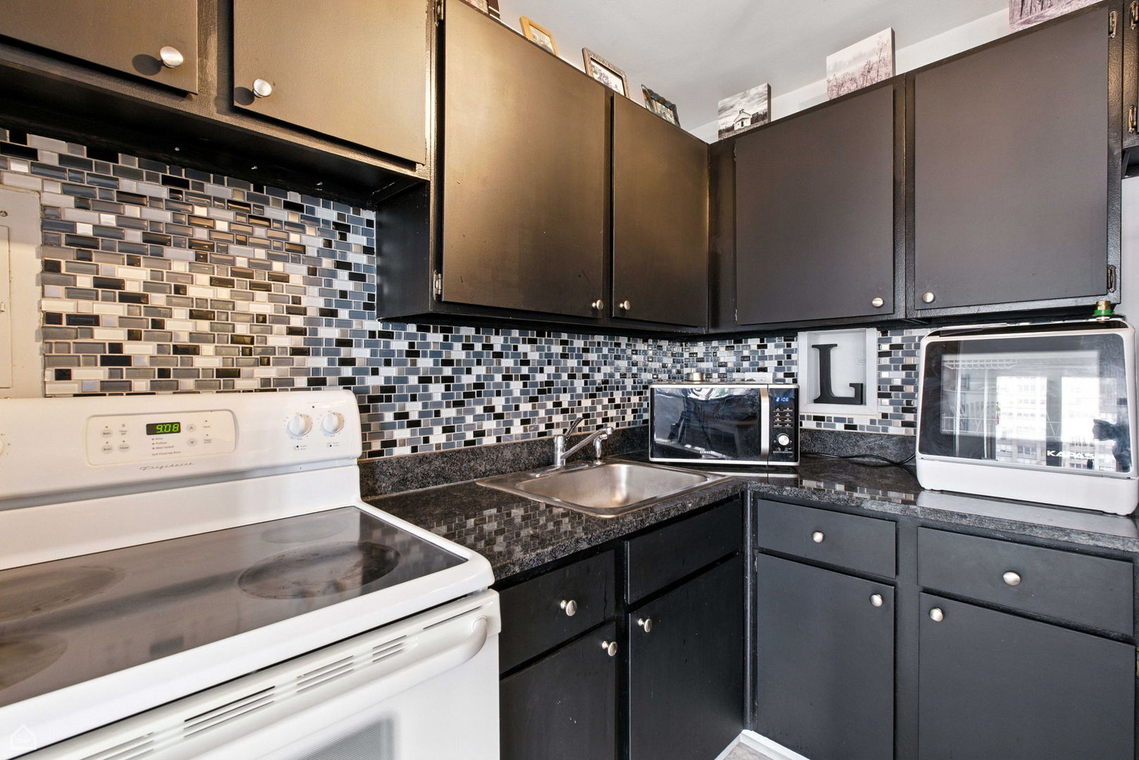 3rd image of 700 W Bittersweet Pl #904, Chicago, IL 60613 | MLS# 12441234