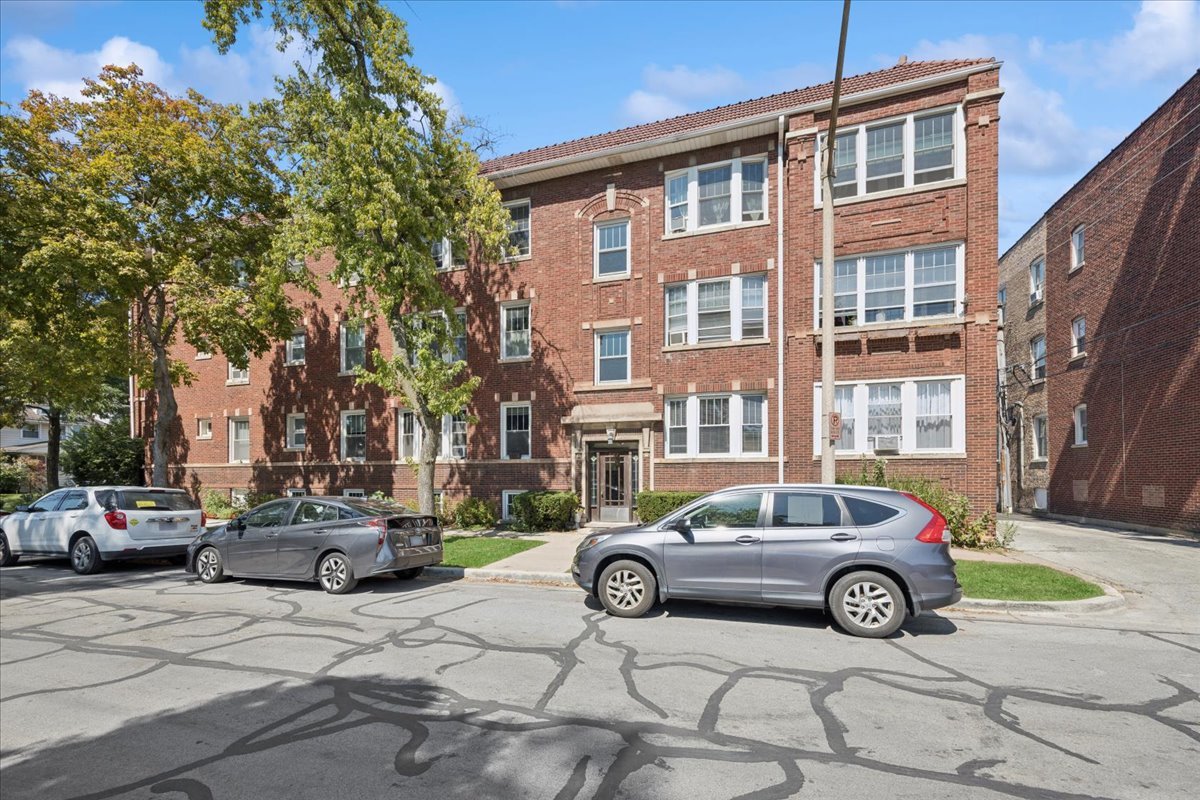 Homes for sale in Oak Park, IL | 642 Van Buren St #2, Oak Park, IL 60304 | MLS# 12441317