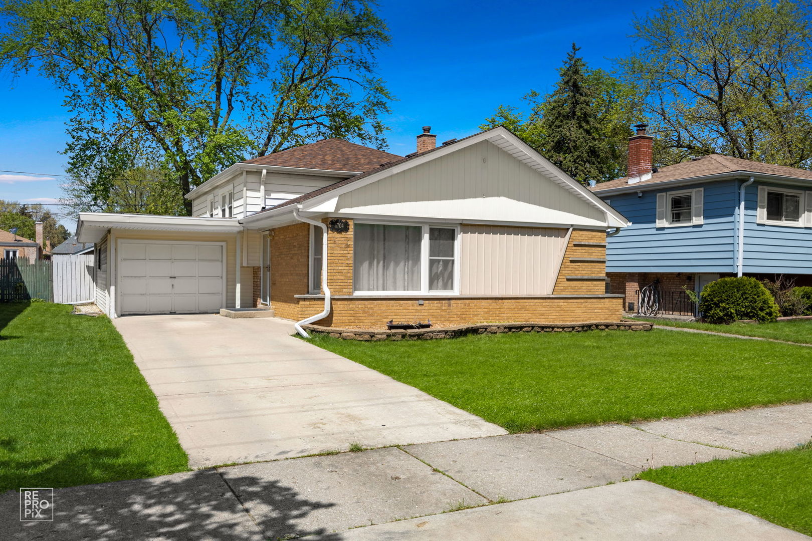 Homes for sale in Oak Lawn, IL | 4704 W 99Th St, Oak Lawn, IL 60453 | MLS# 12444148