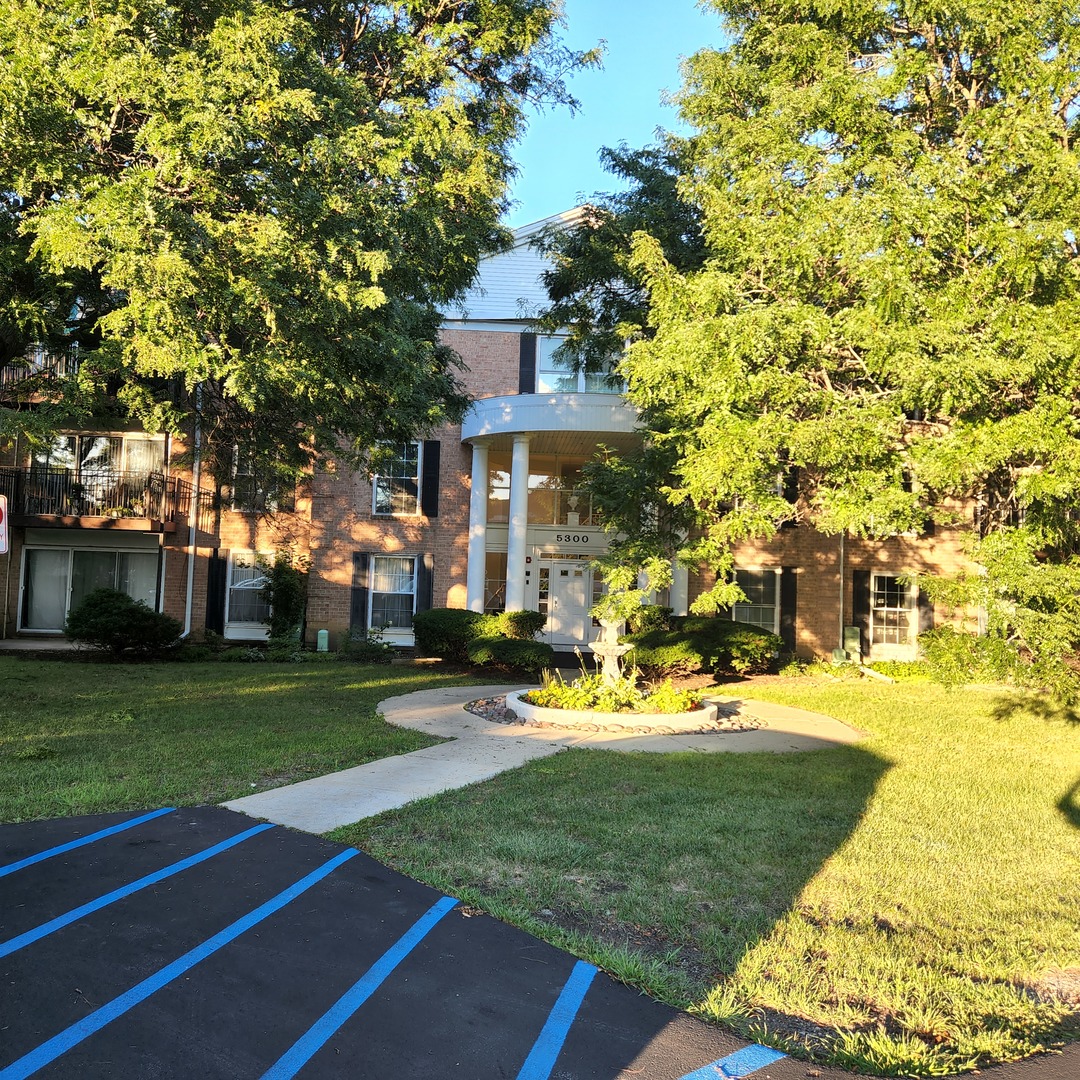 Homes for sale in Rolling Meadows, IL | 5300 Carriageway Dr #206, Rolling Meadows, IL 60008 | MLS# 12453634