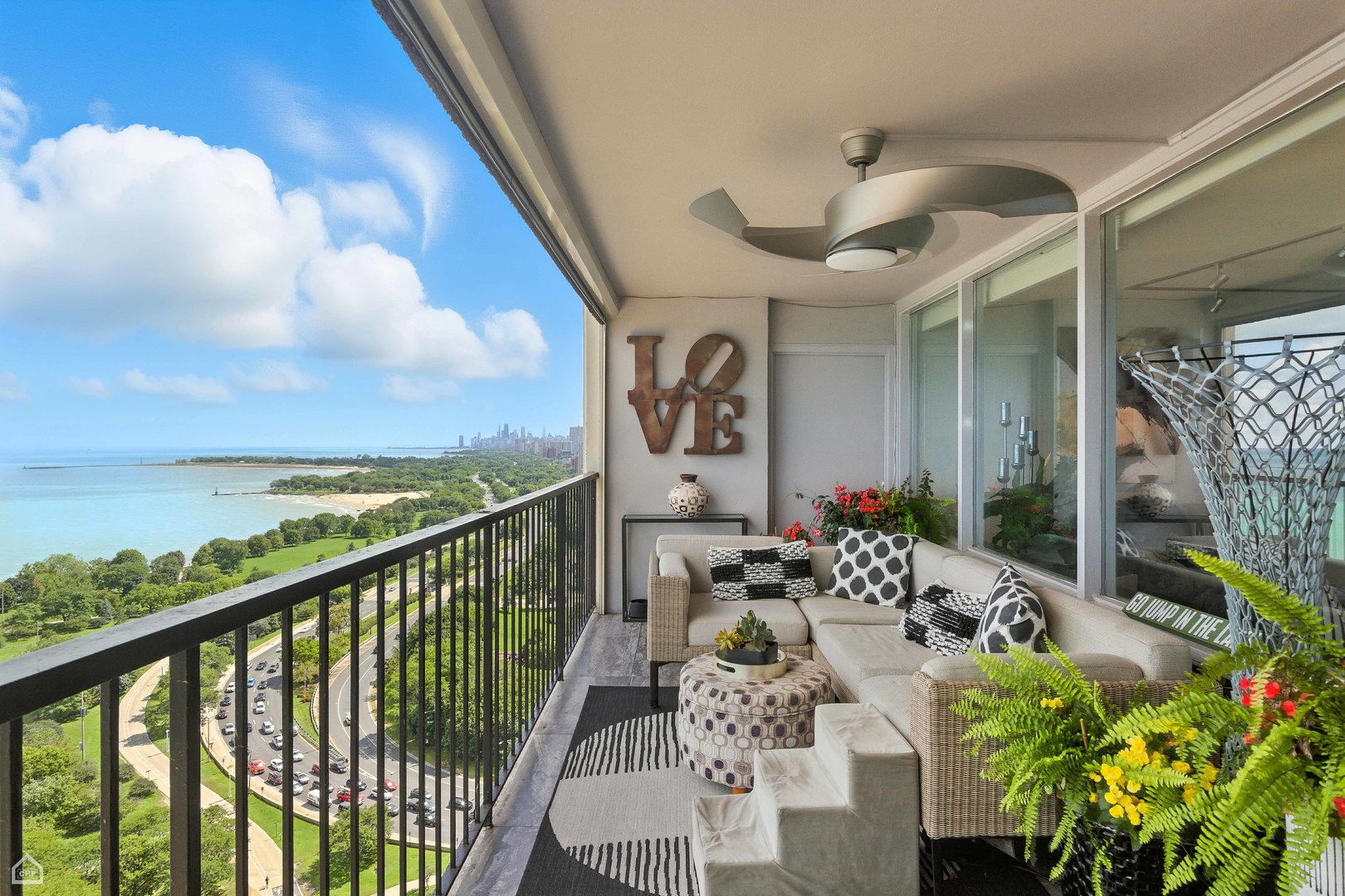 Homes for sale in Chicago, IL | 5733 N Sheridan Rd #28D, Chicago, IL 60660 | MLS# 12458965