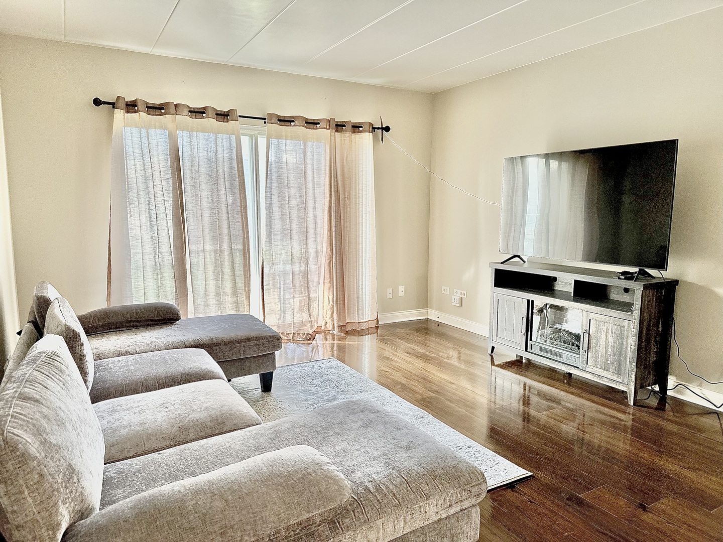 Homes for sale in Lansing, IL | 3240 N Manor Dr #130, Lansing, IL 60438 | MLS# 12461393