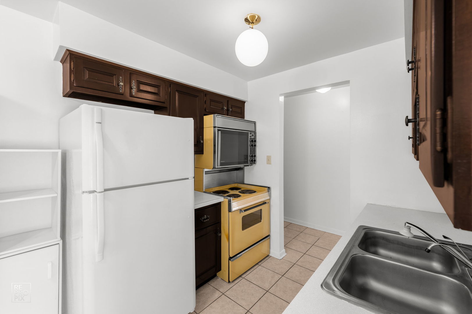 Homes for sale in Oak Lawn, IL | 6135 W 94Th St #B1, Oak Lawn, IL 60453 | MLS# 12466349