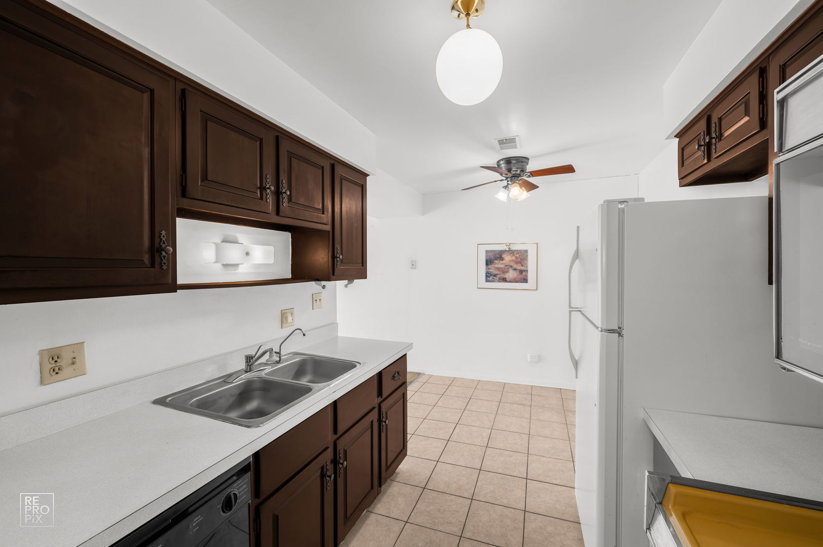 Homes for sale in Oak Lawn, IL | 6135 W 94Th St #B1, Oak Lawn, IL 60453 | MLS# 12466349