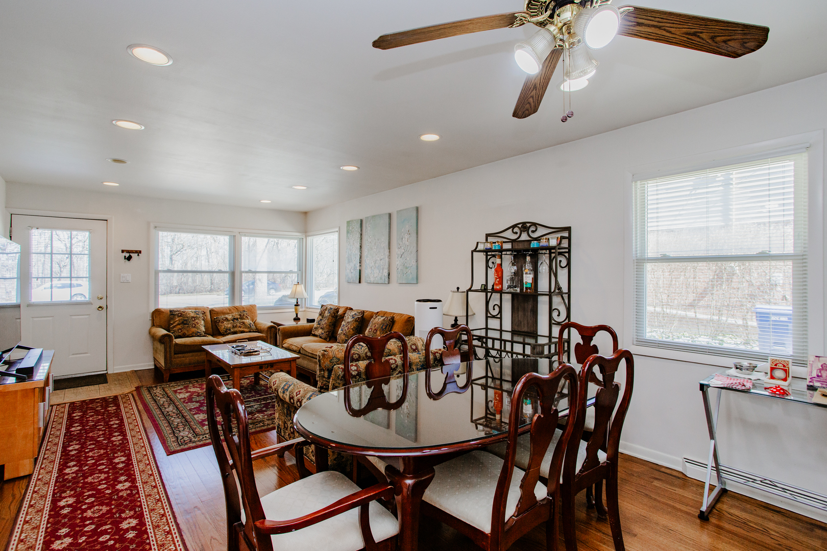 Homes for sale in Northbrook, IL | 2009 Dundee Rd, Northbrook, IL 60062 | MLS# 12468099