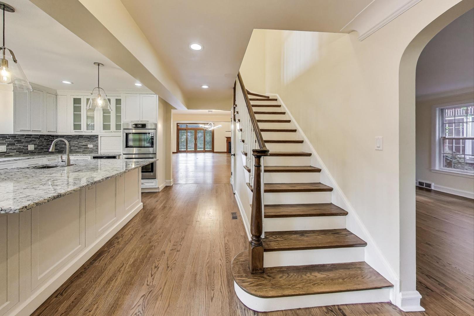 Homes for sale in Chicago, IL | 6420 N Navajo Ave, Chicago, IL 60646 | MLS# 12468563