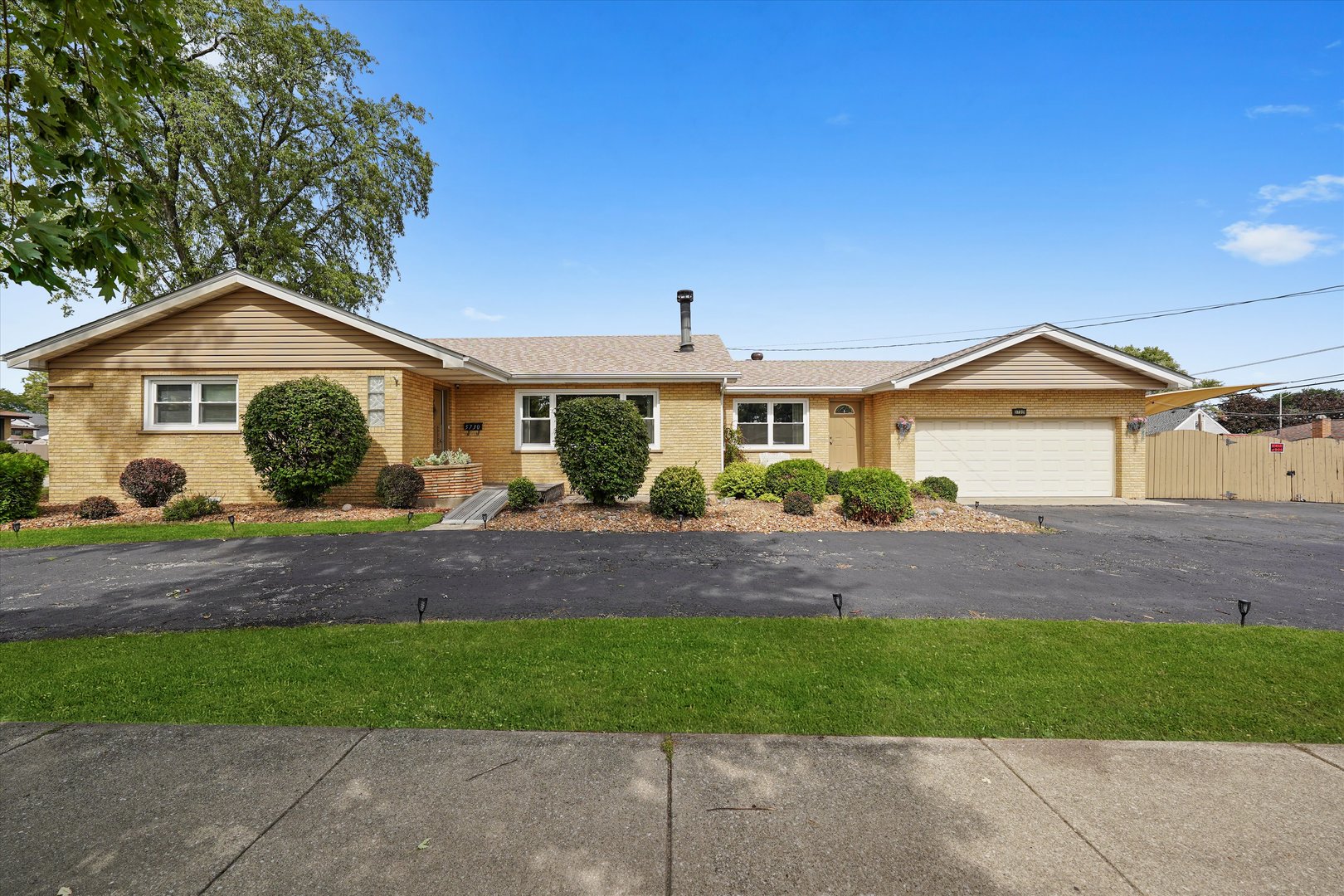 Homes for sale in Chicago Ridge, IL | 5730 110th St, Chicago Ridge, IL 60415 | MLS# 12482103