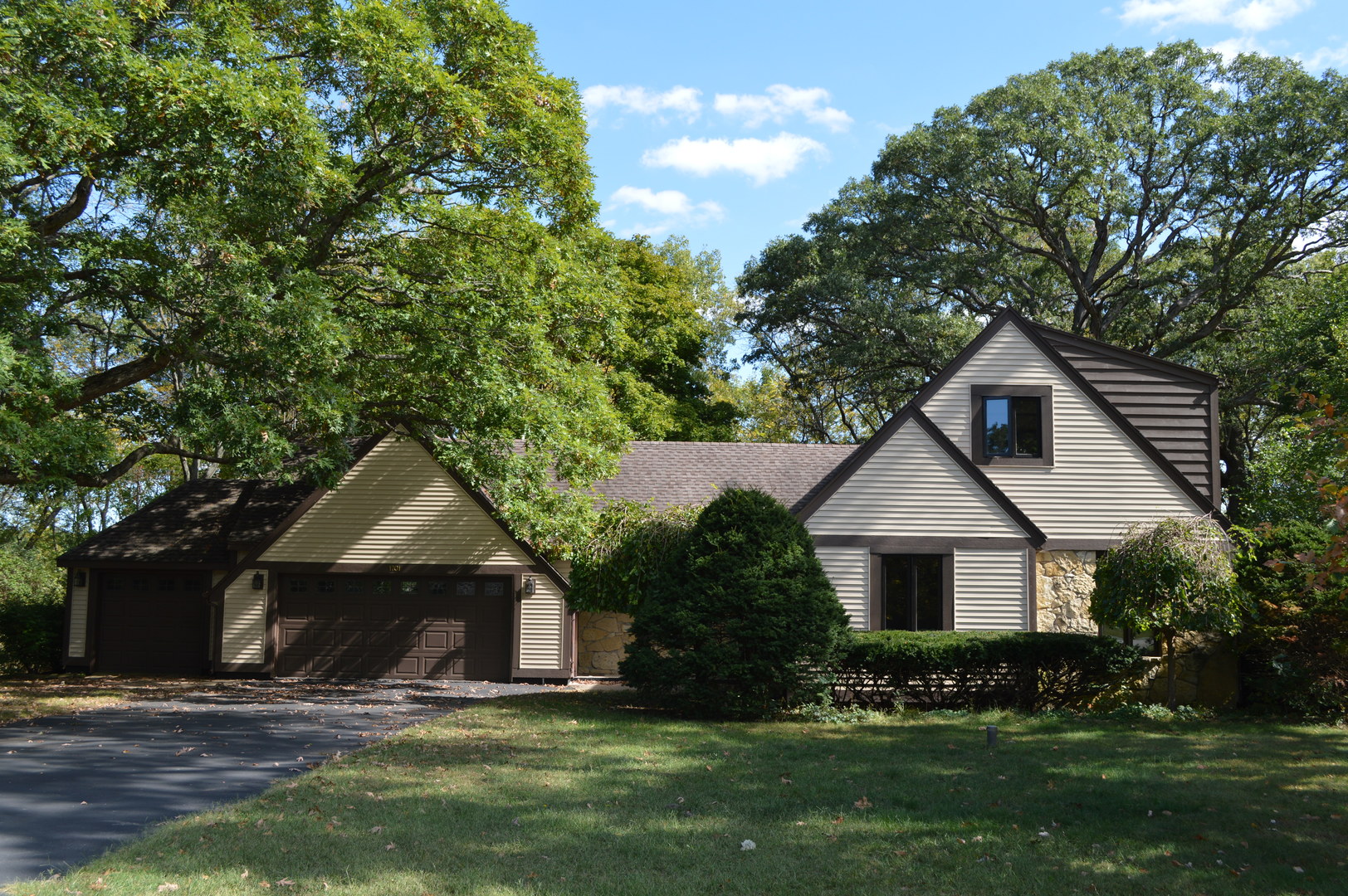 Homes for sale in Saint Anne, IL | 1701 Woodcrest Dr, Saint Anne, IL 60964 | MLS# 12483131