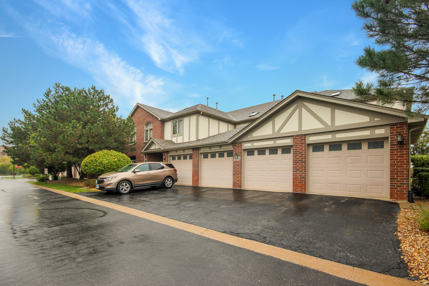 Homes for sale in Tinley Park, IL | 6254 Kallsen Dr #4, Tinley Park, IL 60477 | MLS# 12491334