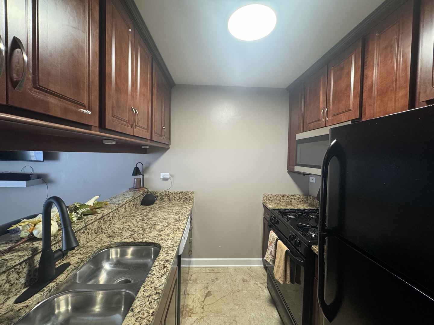 Homes for sale in Schaumburg, IL | 1926 Prairie Sq #302, Schaumburg, IL 60173 | MLS# 12495481