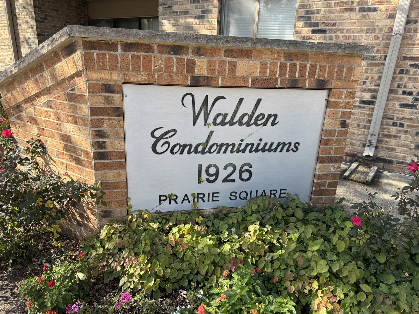 Homes for sale in Schaumburg, IL | 1926 Prairie Sq #302, Schaumburg, IL 60173 | MLS# 12495481